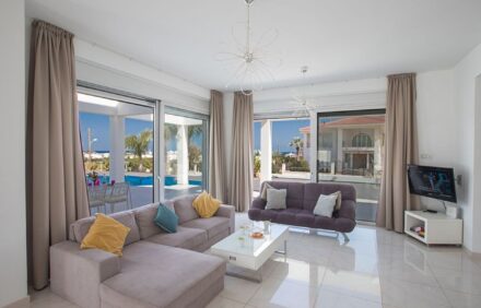 Spacious 5BR Villa by Fig Tree Bay IVRDS116