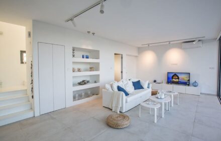 Chic 3 BR Villa Near Sunrise Beach Bliss IVRWP7