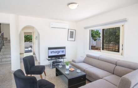 Modern 4 BR Haven by Fig Tree Bay IVRDV16