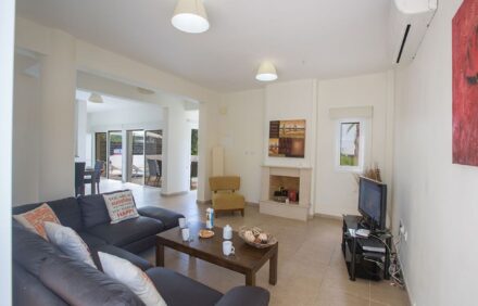 Stylish 3 BR Retreat by Fig Tree Bay IVRDV4