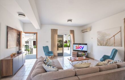Luxurious 4 BR Escape by Fig Tree Bay IVRJV8