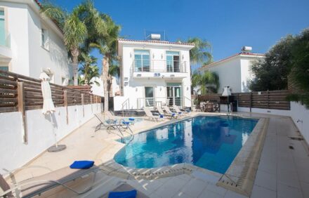 Stunning 4 BR Villa Near Konnos Bay IVRME2