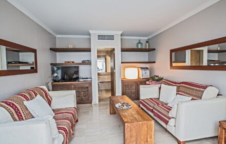 Luxurious 5 BR Villa Near Pernera Beach IVRNV28