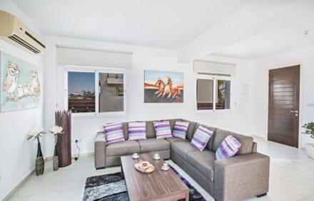 Charming 3 BR Villa Near Fig Tree Bay IVRME25