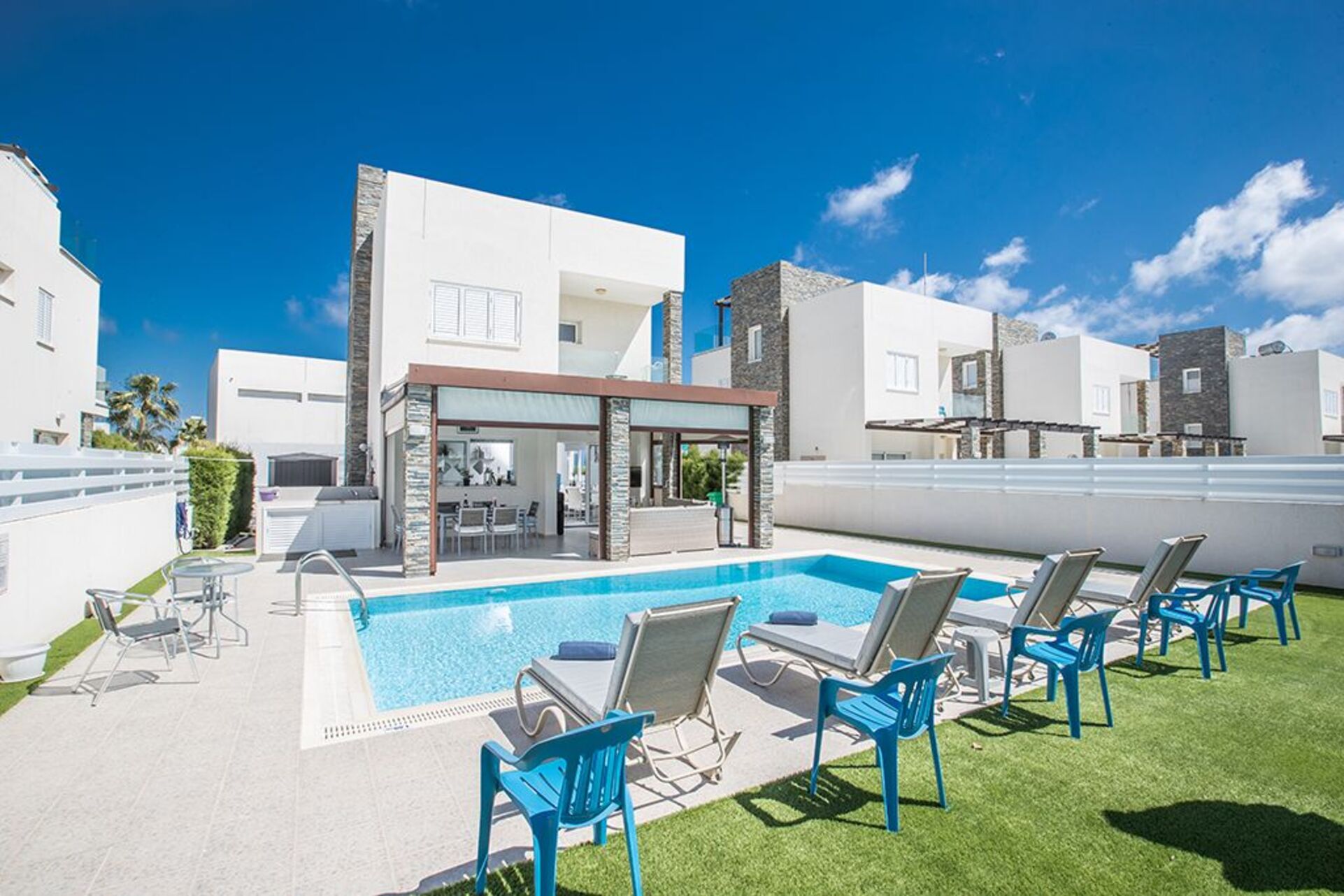 Elegant 4 BR Villa Near Cape Greco Park IVRAN8