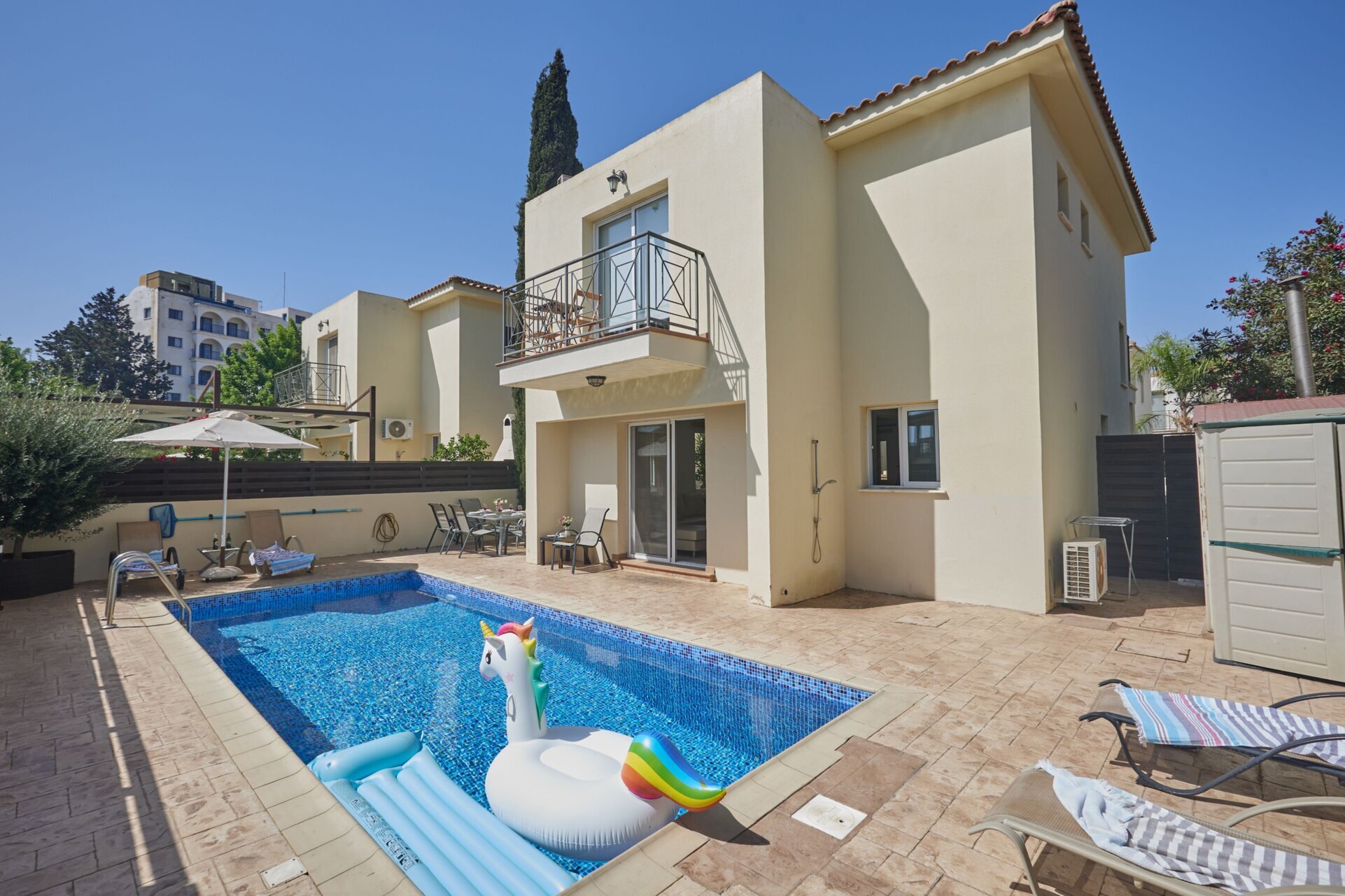 Modern 3 BR Home by Fig Tree Bay IVRCL19
