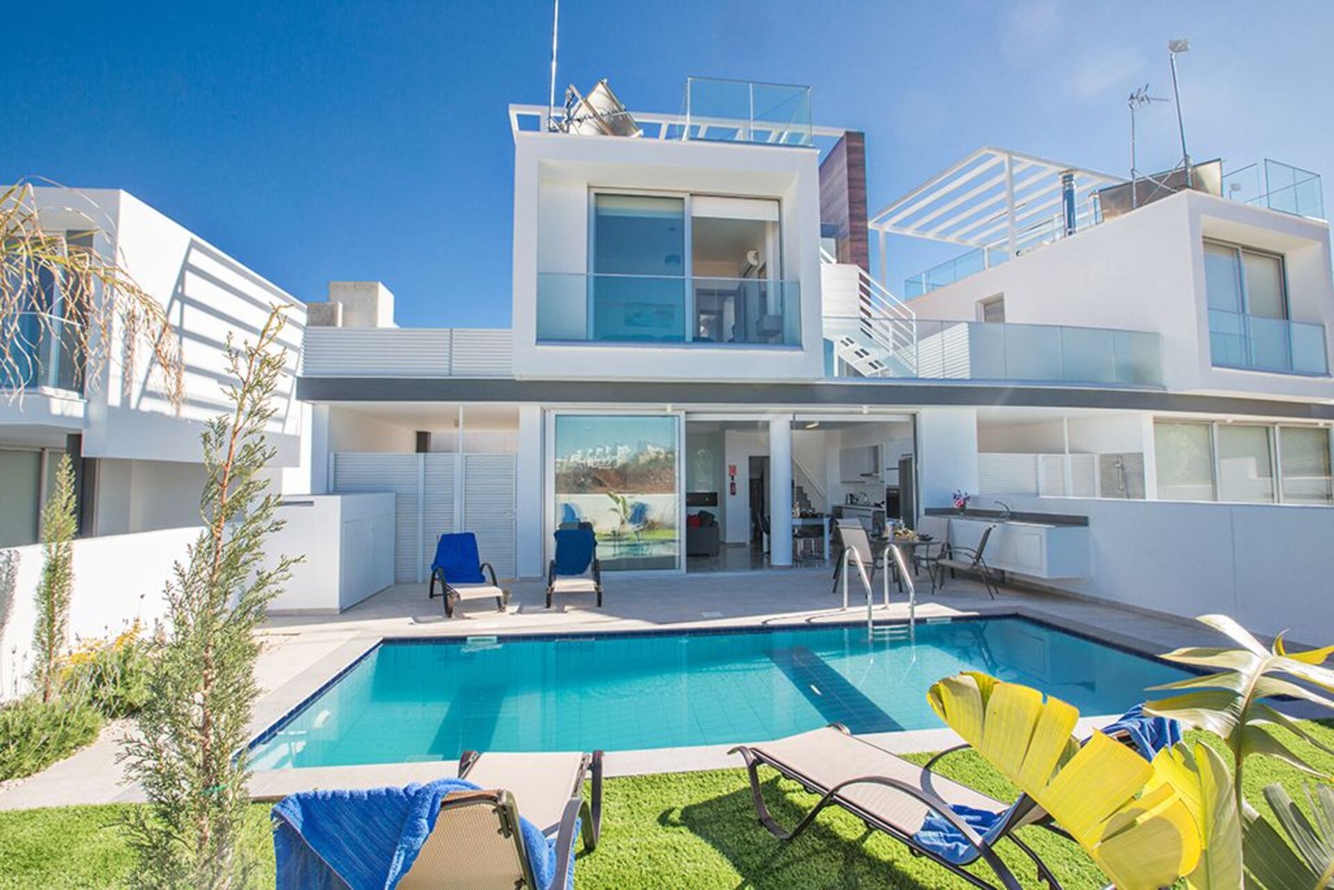 Cozy 2BR Retreat by Cape Greco Park IVROL25