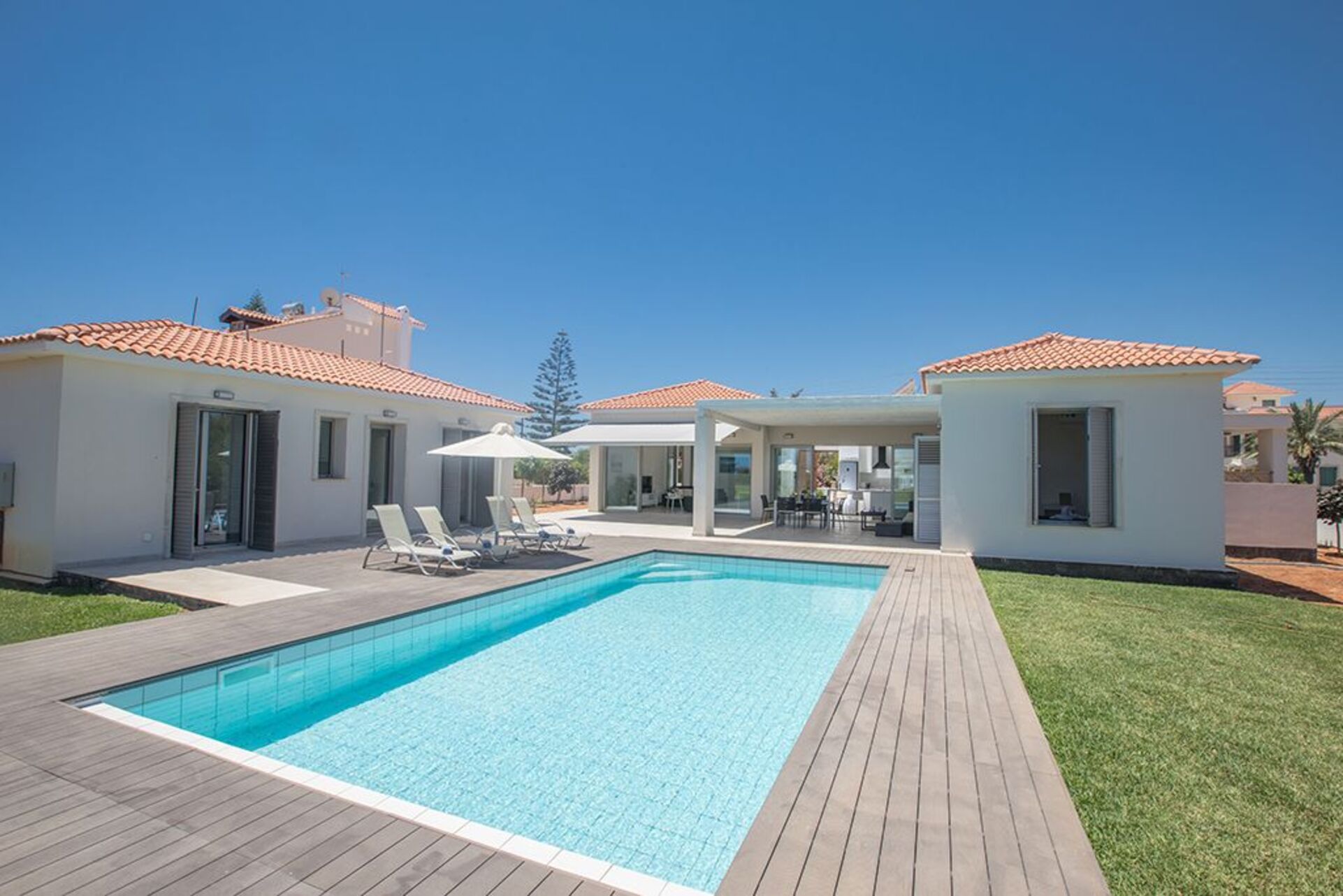 Chic 3BR Retreat by Konnos Bay, Protaras IVRKG81
