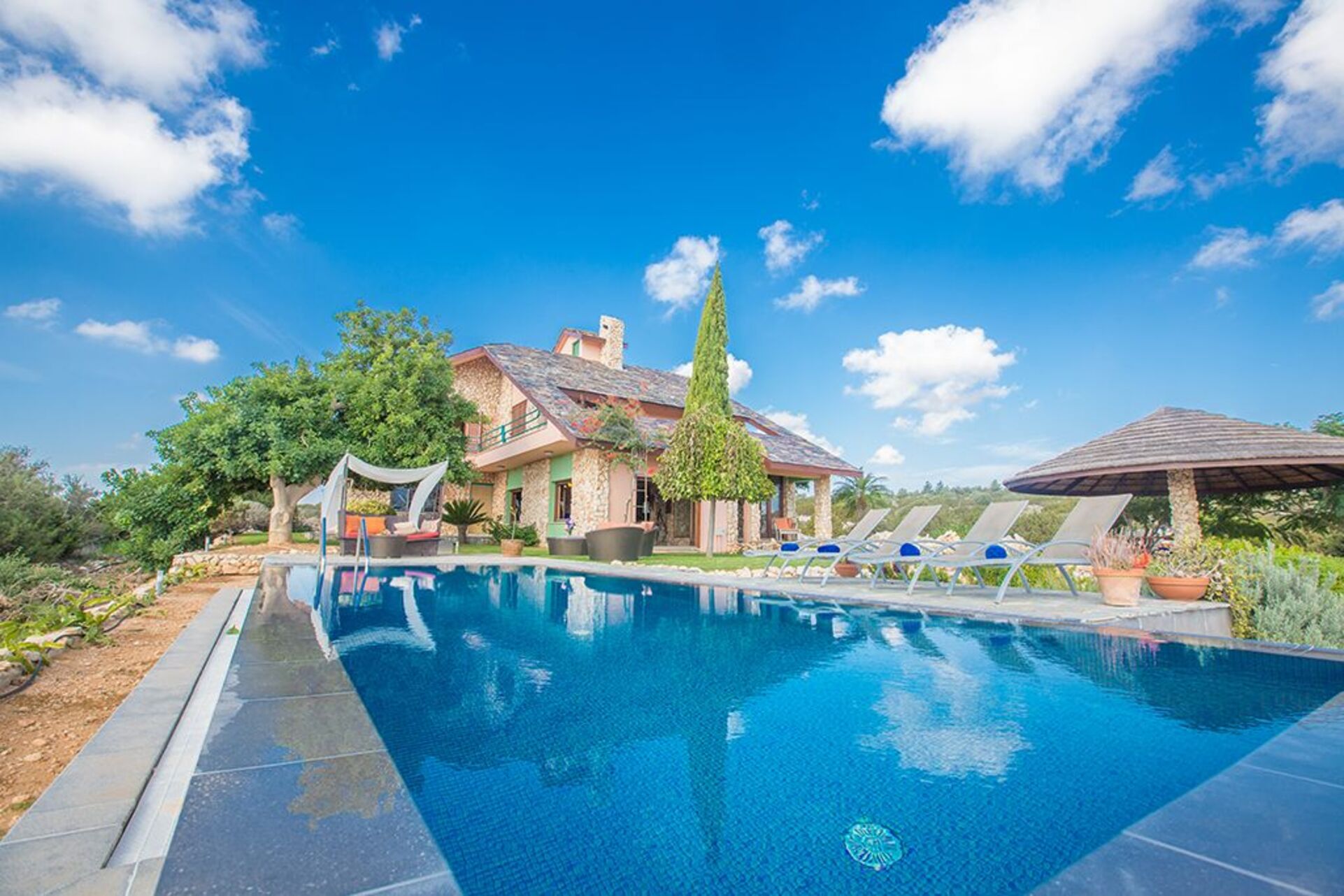 Chic 4BR Retreat by Nissi Beach, Ayia Napa IVROT7