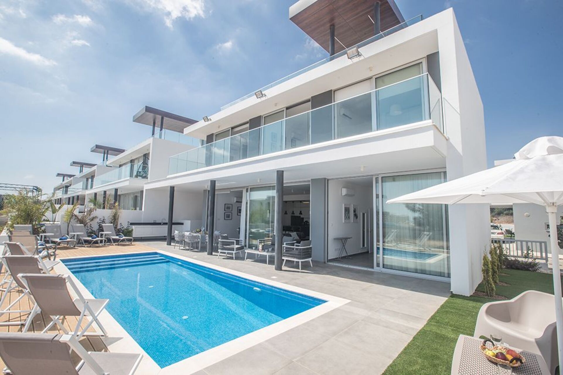 Stylish 4BR Villa Near Fig Tree Bay Bliss IVROL6