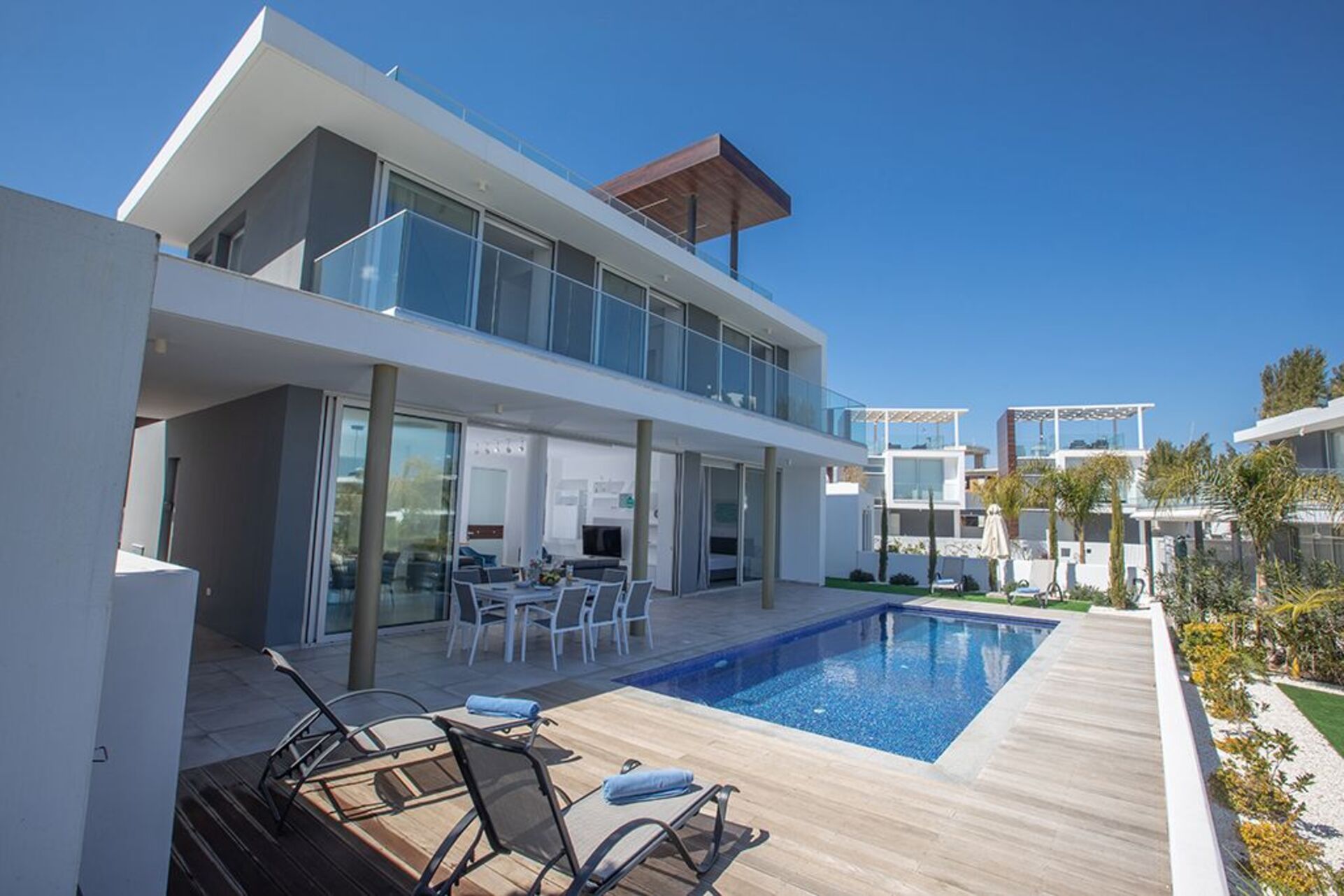 Modern 4BR Oasis by Cape Greco Park IVROL5