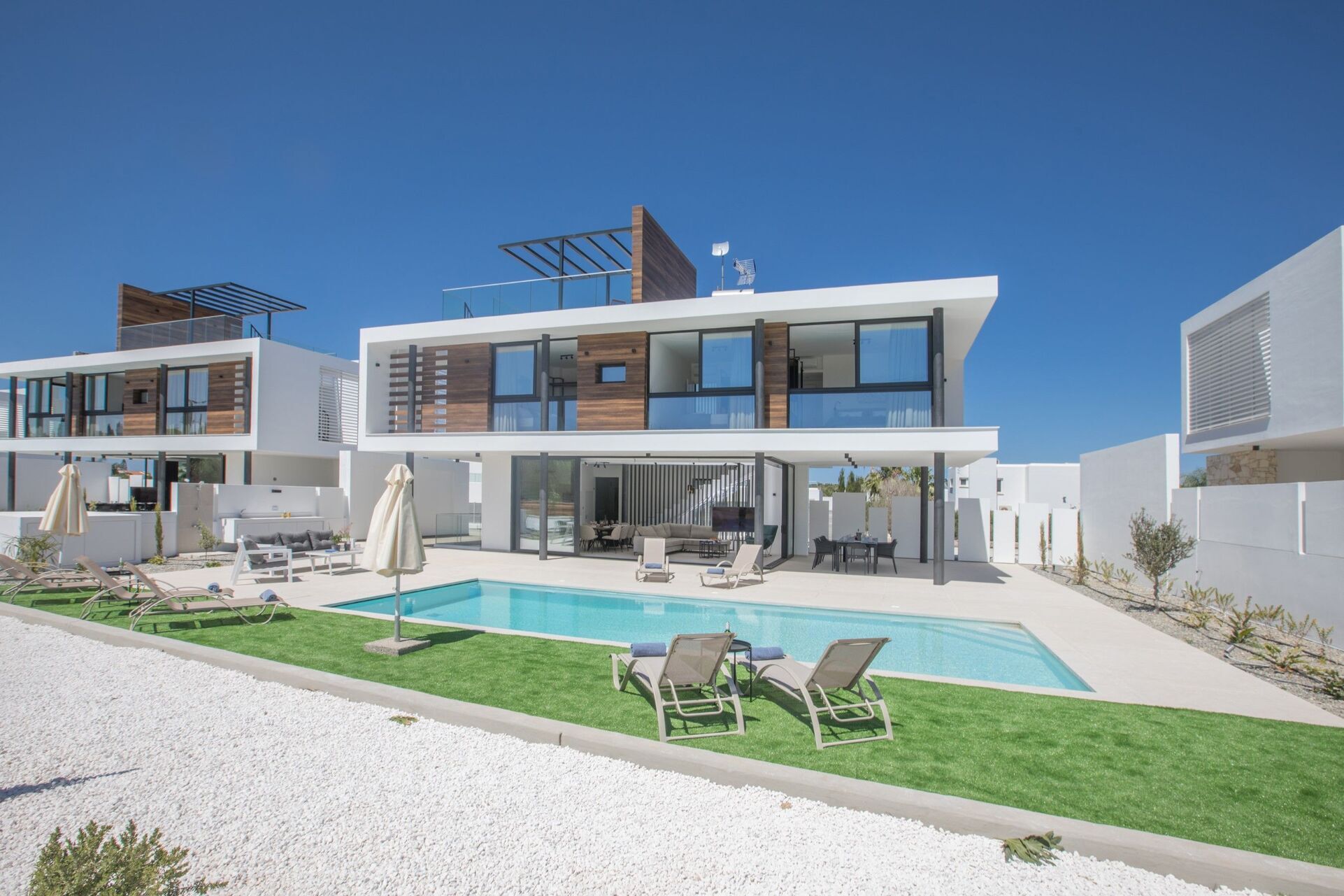 Lavish 10BR Villa Near Fig Tree Bay IVR1415