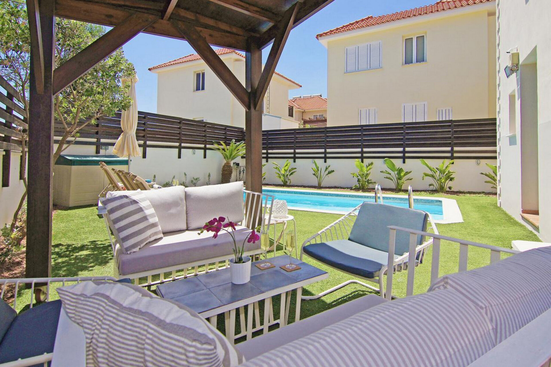 Seaside 3BR Pernera Villa: Near Beach RVC391920